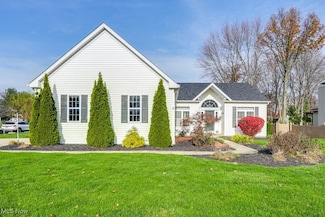 26994 Glenside Ln, Olmsted Falls, OH 44138