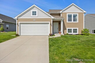 6525 Moss Lake Dr, Hudsonville, MI 49426