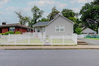 465 Eureka Ave, Elmont, NY 11003
