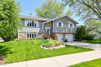 1914 Hollow Cir, West Bend, WI 53090