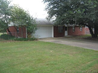 1104 NW 9th St, Stigler, OK 74462