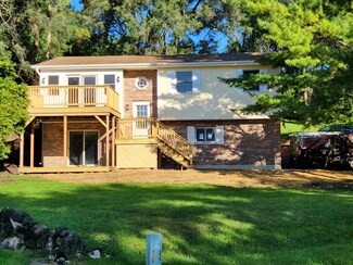 5003 W Wonder Lake Dr, Wonder Lake, IL 60097