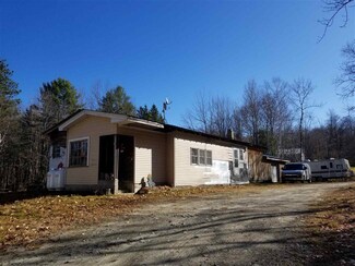 806 Hurd Pond Rd, Newport, NH 03773
