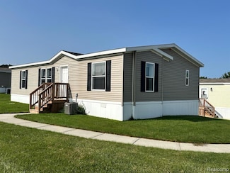 16678 Lakewood Dr, Holly, MI 48442