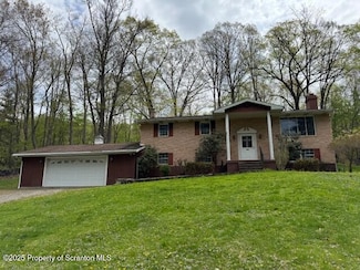 322 Shadowbrook Dr, Tunkhannock, PA 18657