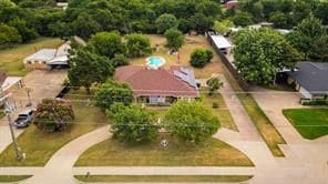 230 S Walnut Grove Rd, Midlothian, TX 76065