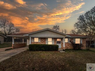 1405 E 48th St, Texarkana, AR 71854