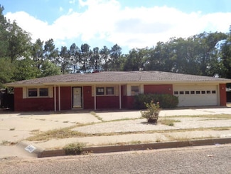 2405 N 3rd St, Tahoka, TX 79373