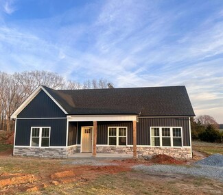 2526 Smith Mountain Lake Pkwy, Huddleston, VA 24104