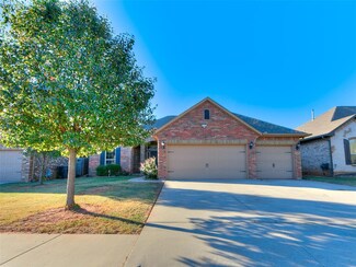 700 NE 23rd St, Moore, OK 73160