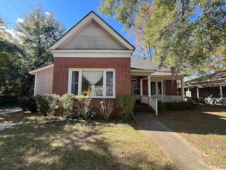 110 Gordon St, Kingstree, SC 29556