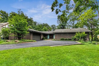 23W079 Kings Ct, Glen Ellyn, IL 60137