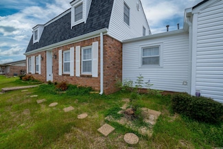 1801 Old Forge Dr, Little Rock, AR 72227