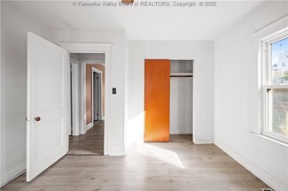 1313  1/2 Camden Dr, Charleston, WV 25302