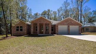 226 Lake Juniper Cir, Defuniak Springs, FL 32433