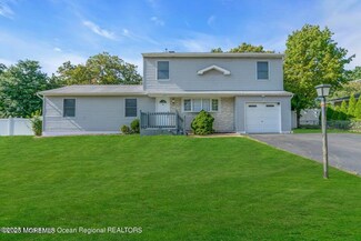 39 Arlyn Dr, Howell, NJ 07731