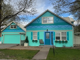 200 Clayton St, Plains, MT 59859