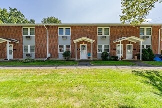 67 Manor Ct, Springfield, MA 01118