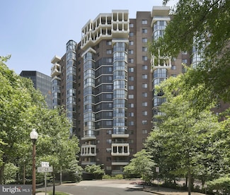 1600 N Oak St Unit 420, Arlington, VA 22209