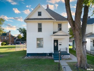 1315 W 15th St, Davenport, IA 52804