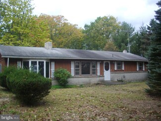 1704 Davis Ln, Hustontown, PA 17229