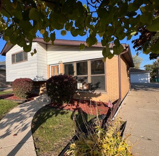 105 N School St, Addison, IL 60101