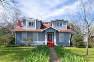 423 S Main St, Lockhart, TX 78644