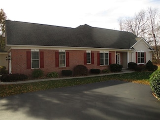 70 Ashbrook Cir, Webster, NY 14580