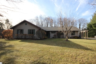 5645 Tilton Rd, Traverse City, MI 49684