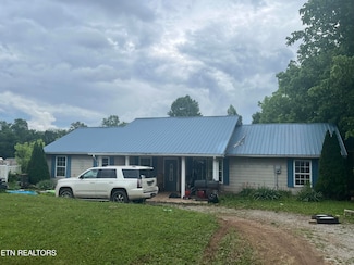 202 Foothills Rd, Pikeville, TN 37367