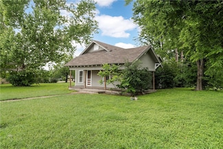 103 E Ave C, Rosebud, TX 76570