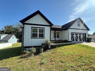 1111 E Doyle St, Toccoa, GA 30577