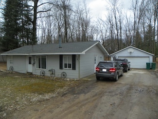1265 Russell St, Harrison, MI 48625