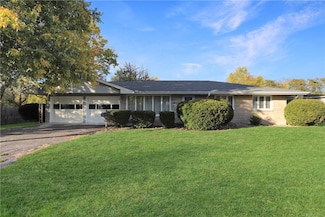 405 Cedar Dr, Charleston, IL 61920