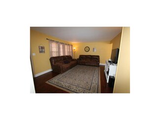 3703 NE 53rd St, Kansas City, MO 64119