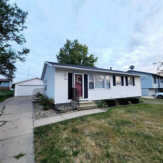 1218 Larkfield Ct, Marshalltown, IA 50158