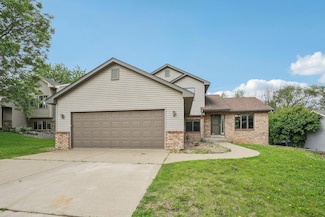 1504 Monarch St, Shakopee, MN 55379