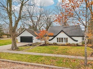 812 Center St, Lake Geneva, WI 53147