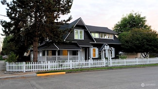 235 Cowlitz St E, Castle Rock, WA 98611