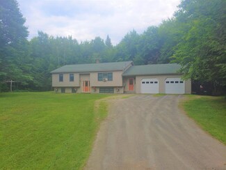 91 Oakwood Dr, Belgrade, ME 04917