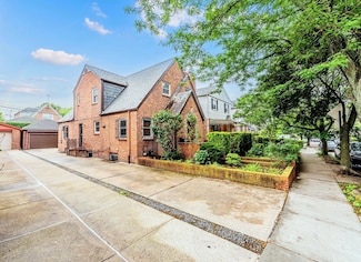 6419 Fitchett St, Rego Park, NY 11374