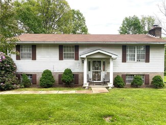 306 Highland Dr, Beaver Falls, PA 15010