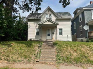 738 W 14th St, Davenport, IA 52804