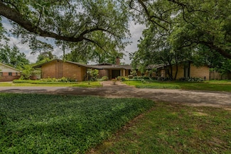 4695 Gladys Ave, Beaumont, TX 77706