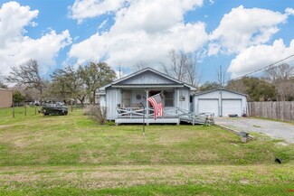 521 Mcdermott, Winnie, TX 77665