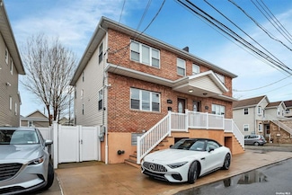 102-3 163rd Dr, Howard Beach, NY 11414