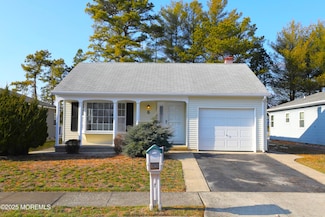 6 Elmswell Ct, Toms River, NJ 08757