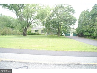 5449 Hoppenville Rd, Green Lane, PA 18054