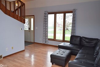 1104 W Jefferson Ave, Fairfield, IA 52556