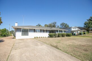 221 Mccrary Dr, Columbus, MS 39702